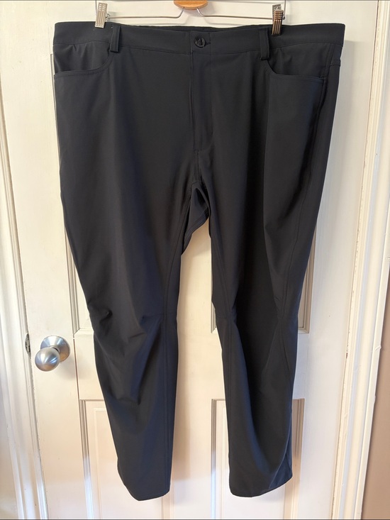 Under Armour Other - Under Armour Men’s Loose Fit Tactical Flex Pants in black size 44X30